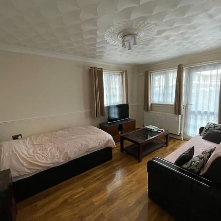 Spacious Bungalow In London, Near Central London, The Excel Centre And The O2, Ideal For Families Bagian luar foto